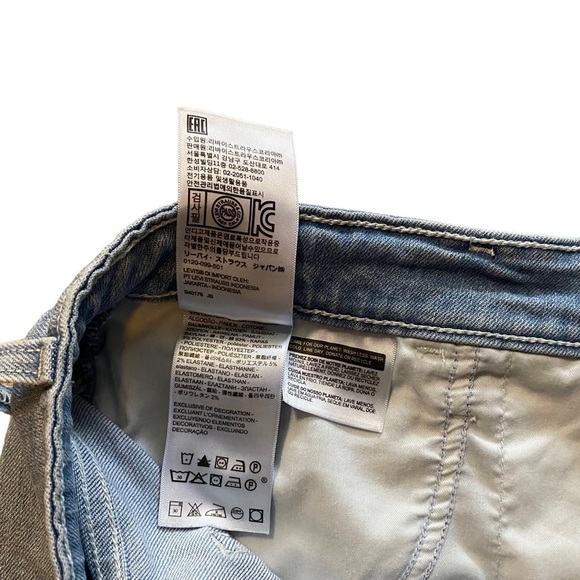 LEVI’S Floral Embroidered Cut Hem Denim Shorts Light Wash sz US 24 Women - Picture 9 of 10